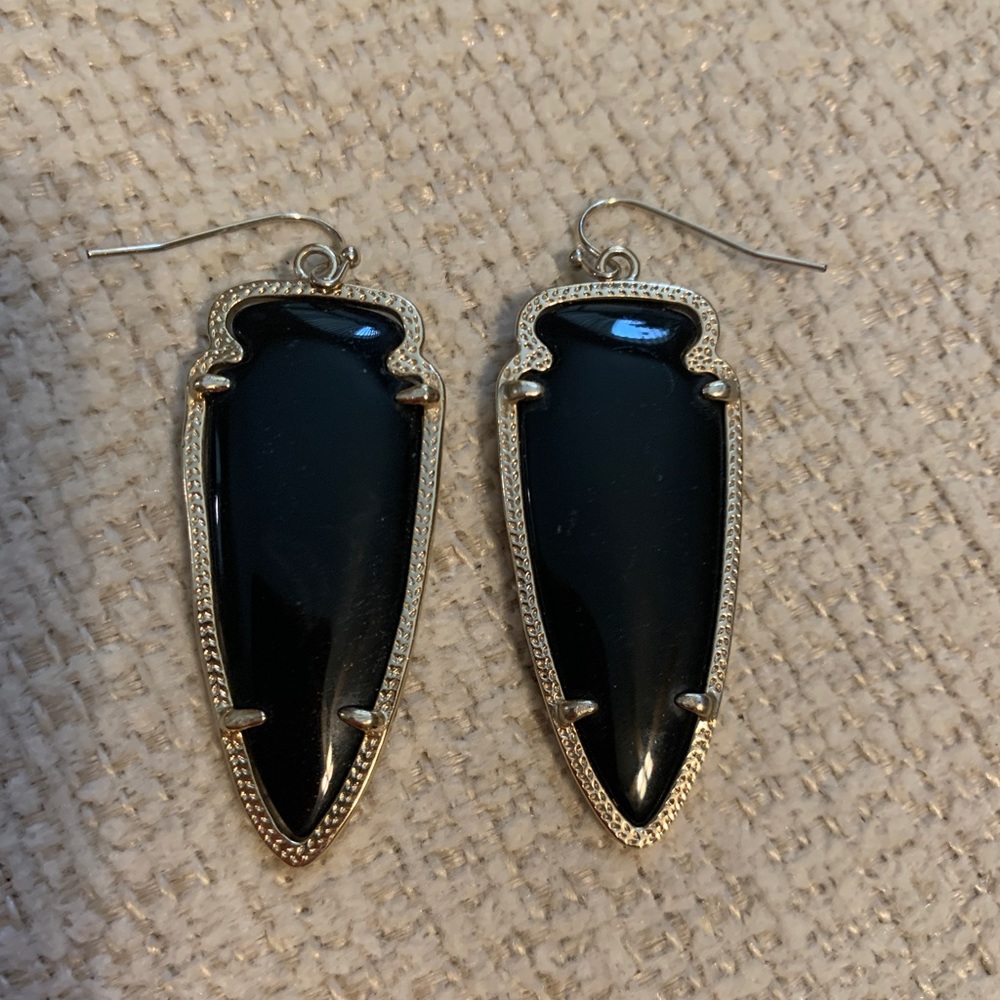 Kendra Scott black arrow-shaped earrings